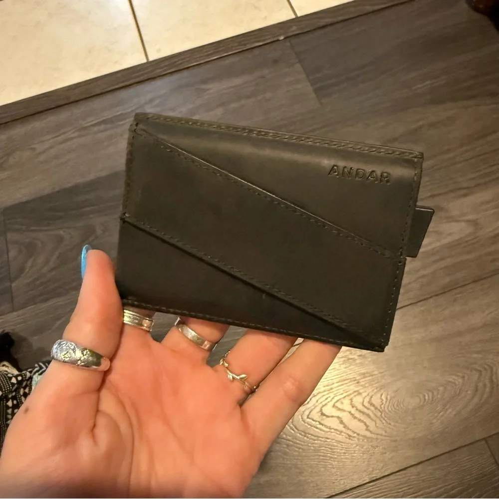 ANDAR Black Leather Key & Card Holder - Picture 2 of 5